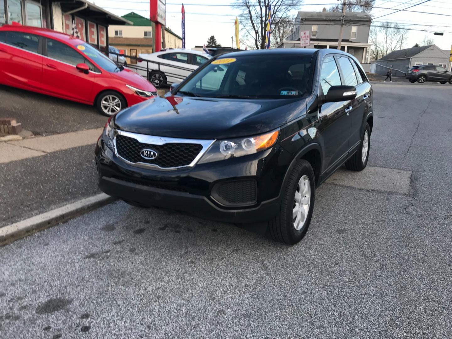 2011 Black /Gray Kia Sorento LX (5XYKT3A10BG) with an 2.4 V4 engine, Automatic transmission, located at 577 Chester Pike, Prospect Park, PA, 19076, (610) 237-1015, 39.886154, -75.302338 - Photo#2